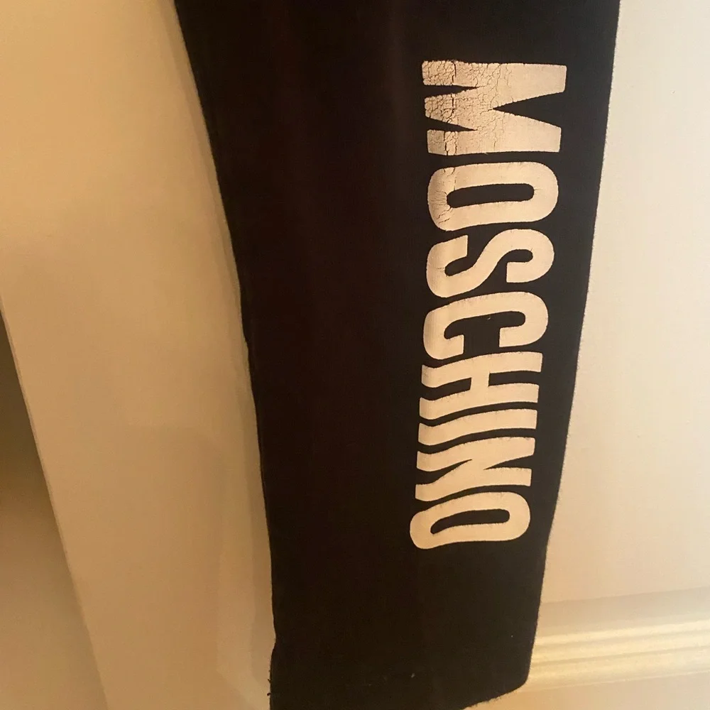 Moschino sweatshirt and leggings - Picture 2 of 3